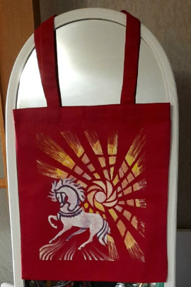 Красная сумка с коником