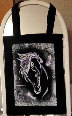 Черная сумка  с белой росписью